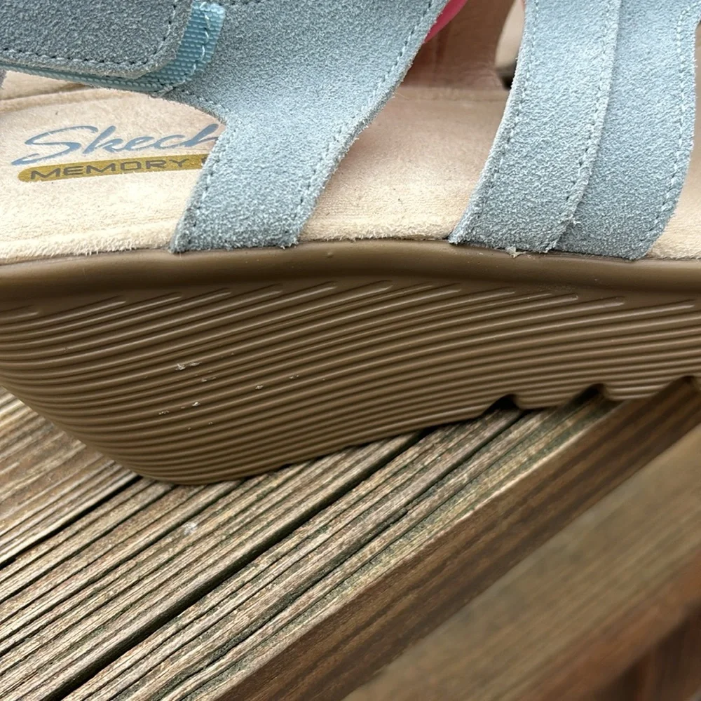 Skechers Memory foam Light Gray-blue‎ Suede Wedge Heel Sandals Size 9.5 W